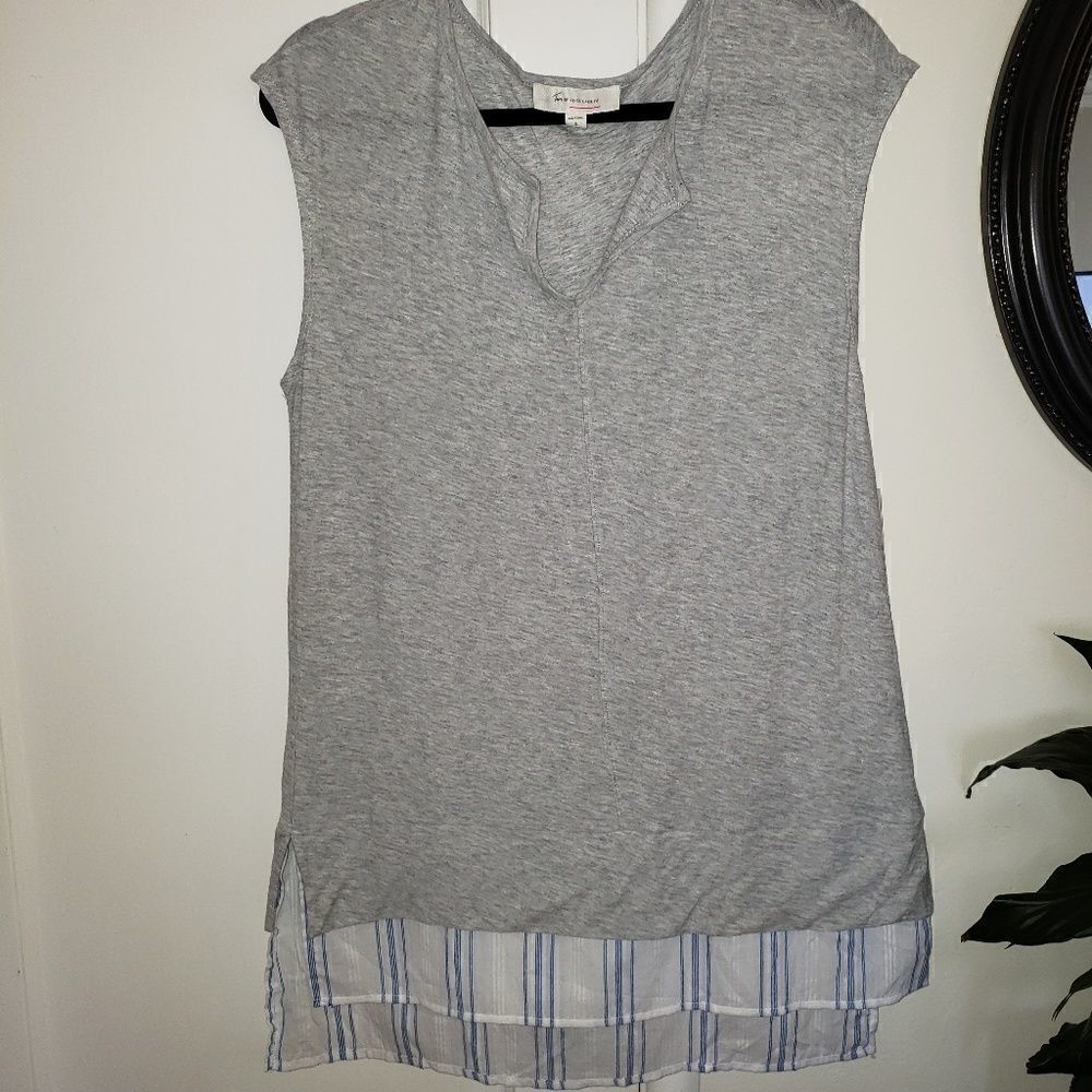 Vince Camuto Split Neck Shirttail Hem Tunic